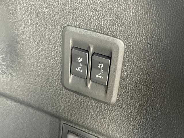 トヨタ ランドクルーザー ２５０ ZX 岩手県 2024(令6)年 0.4万km ブラック 電動リアデフロック/ドライブモードセレクト/純正20インチAW/三眼LEDヘッドライト/ダークチェスナット内装/前席・セカンドシードシートヒーター/クーラー/前席パワーシート/ディスプレイオーディオ/デジタルインナーミラー/トヨタセーフティセンス/ハンズフリーバックドア/置くだけ充電/JBLプレミアムサウンド