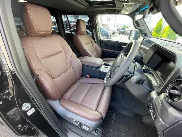 トヨタ ランドクルーザー ２５０ ZX 岩手県 2024(令6)年 0.4万km ブラック 電動リアデフロック/ドライブモードセレクト/純正20インチAW/三眼LEDヘッドライト/ダークチェスナット内装/前席・セカンドシードシートヒーター/クーラー/前席パワーシート/ディスプレイオーディオ/デジタルインナーミラー/トヨタセーフティセンス/ハンズフリーバックドア/置くだけ充電/JBLプレミアムサウンド