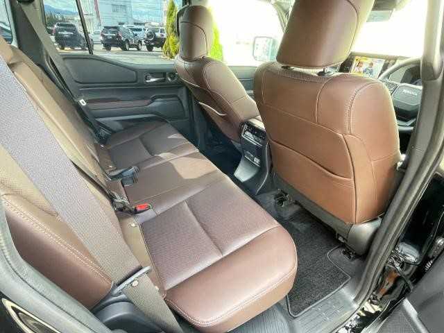 トヨタ ランドクルーザー ２５０ ZX 岩手県 2024(令6)年 0.4万km ブラック 電動リアデフロック/ドライブモードセレクト/純正20インチAW/三眼LEDヘッドライト/ダークチェスナット内装/前席・セカンドシードシートヒーター/クーラー/前席パワーシート/ディスプレイオーディオ/デジタルインナーミラー/トヨタセーフティセンス/ハンズフリーバックドア/置くだけ充電/JBLプレミアムサウンド