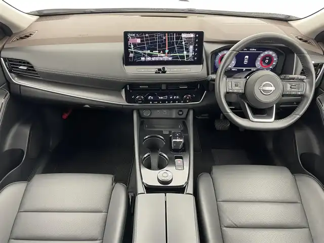 日産 エクストレイル X e－4ORCE 富山県 2023(令5)年 1万km ブリリアントホワイトパール/スーパーブラック 2トーン 純正12.3型ナビ（AM/FM/BT/USB/フルセグ）/全方位カメラ/ETC/デジタルインナーミラー/レザーシート/D/N席パワーシート/D席メモリシート/シートヒーター/ハンドルヒーター/ブラインドスポットモニター/衝突被害軽減システム/レーダークルーズコントロール/レーンキープアシスト/コーナーセンサー/横滑り防止装置/アイドリングストップ/純正アルミホイール/社外フロアマット/オートLEDライト/オートマチックハイビーム/オートホールド付電子パーキング/スマートキー