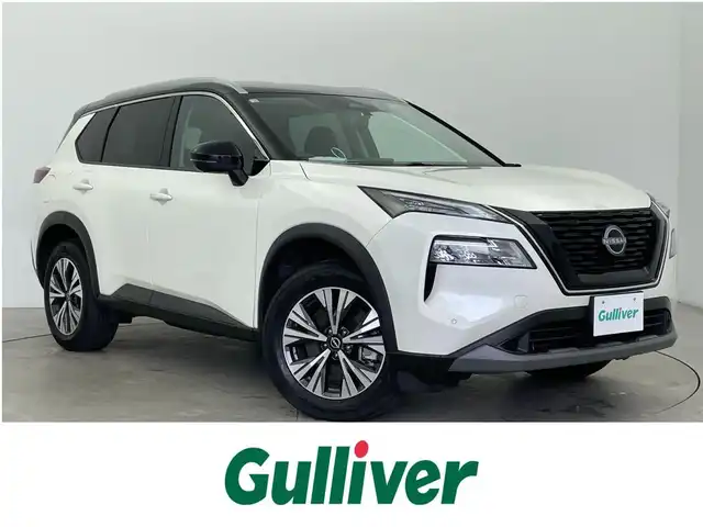 日産 エクストレイル X e－4ORCE 富山県 2023(令5)年 1万km ブリリアントホワイトパール/スーパーブラック 2トーン 純正12.3型ナビ（AM/FM/BT/USB/フルセグ）/全方位カメラ/ETC/デジタルインナーミラー/レザーシート/D/N席パワーシート/D席メモリシート/シートヒーター/ハンドルヒーター/ブラインドスポットモニター/衝突被害軽減システム/レーダークルーズコントロール/レーンキープアシスト/コーナーセンサー/横滑り防止装置/アイドリングストップ/純正アルミホイール/社外フロアマット/オートLEDライト/オートマチックハイビーム/オートホールド付電子パーキング/スマートキー