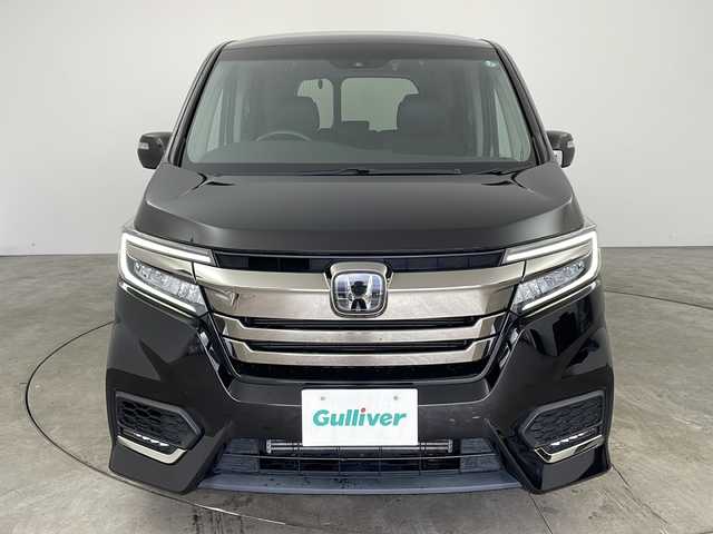 ホンダ ステップワゴン スパーダ クルスピセンシング 兵庫県 2021(令3)年 2.2万km プレミアムスパークルブラックパール ・ワンオーナー/・Honda SENSING/・衝突軽減ブレーキ/・誤発進抑制機能/・歩行者事故低減ステアリング/・路外逸脱抑制機能/・アダプディブクルーズコントロール/・車線維持支援システム/・先行車発進お知らせ機能/・標識認識機能/・純正7インチメモリナビ＆フルセグ＆BT＆USB＆DVD＆USB/・バックカメラ/・両側パワースライドドア/・パドルシフト/・前席シートヒーター/・ステアリングリモコン/・ビルトインETC2.0/・純正前後ドライブレコーダー/・純正フロアマット/・スマートキー/・スペアキー/・プッシュスタート/・W＋サイドエアバック/・カーテンエアバック/・アイドリングストップ/・横滑り防止装置/・純正17インチアルミホイール/・LEDヘッドライト/・フォグ/・オートライト/・2列目サンシェード/・FABTECT(撥水撥油シート)/・コンフォートビューパッケージ（親水/ヒーテッドドアミラー＋フロントドア撥水ガラス）