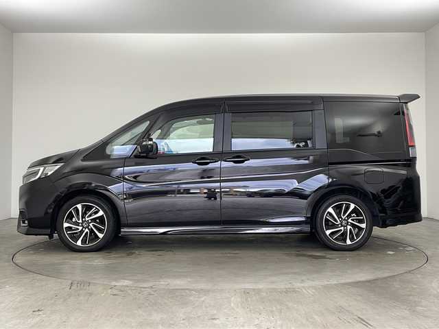 ホンダ ステップワゴン スパーダ クルスピセンシング 兵庫県 2021(令3)年 2.2万km プレミアムスパークルブラックパール ・ワンオーナー/・Honda SENSING/・衝突軽減ブレーキ/・誤発進抑制機能/・歩行者事故低減ステアリング/・路外逸脱抑制機能/・アダプディブクルーズコントロール/・車線維持支援システム/・先行車発進お知らせ機能/・標識認識機能/・純正7インチメモリナビ＆フルセグ＆BT＆USB＆DVD＆USB/・バックカメラ/・両側パワースライドドア/・パドルシフト/・前席シートヒーター/・ステアリングリモコン/・ビルトインETC2.0/・純正前後ドライブレコーダー/・純正フロアマット/・スマートキー/・スペアキー/・プッシュスタート/・W＋サイドエアバック/・カーテンエアバック/・アイドリングストップ/・横滑り防止装置/・純正17インチアルミホイール/・LEDヘッドライト/・フォグ/・オートライト/・2列目サンシェード/・FABTECT(撥水撥油シート)/・コンフォートビューパッケージ（親水/ヒーテッドドアミラー＋フロントドア撥水ガラス）
