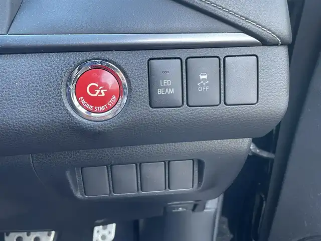 トヨタ ハリアー エレガンス G’s 埼玉県 2015(平27)年 11.1万km ブラック サンルーフ/ハーフレザーシート/Ｄ席パワーシート/純正９インチメモリナビ＆フルセグＴＶ/　（ＤＶＤ＆ＣＤ＆ＢＴ）/バックカメラ/ビルトインＥＴＣ/アイドリングストップ/革巻きステアリング/ステアリングリモコン/純正エアロ/純正１９inアルミホイール/オートライト/ＬＥＤライト/フォグランプ/スマートキー/プッシュスタート/Ｗ＆サイド＆カーテンエアバッグ/盗難防止装置/横滑り防止装置/ＡＢＳ/フロアマット/新車保証書/取扱説明書（車両＆ナビ）