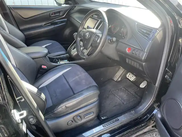 トヨタ ハリアー エレガンス G’s 埼玉県 2015(平27)年 11.1万km ブラック サンルーフ/ハーフレザーシート/Ｄ席パワーシート/純正９インチメモリナビ＆フルセグＴＶ/　（ＤＶＤ＆ＣＤ＆ＢＴ）/バックカメラ/ビルトインＥＴＣ/アイドリングストップ/革巻きステアリング/ステアリングリモコン/純正エアロ/純正１９inアルミホイール/オートライト/ＬＥＤライト/フォグランプ/スマートキー/プッシュスタート/Ｗ＆サイド＆カーテンエアバッグ/盗難防止装置/横滑り防止装置/ＡＢＳ/フロアマット/新車保証書/取扱説明書（車両＆ナビ）