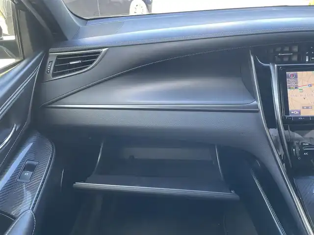 トヨタ ハリアー エレガンス G’s 埼玉県 2015(平27)年 11.1万km ブラック サンルーフ/ハーフレザーシート/Ｄ席パワーシート/純正９インチメモリナビ＆フルセグＴＶ/　（ＤＶＤ＆ＣＤ＆ＢＴ）/バックカメラ/ビルトインＥＴＣ/アイドリングストップ/革巻きステアリング/ステアリングリモコン/純正エアロ/純正１９inアルミホイール/オートライト/ＬＥＤライト/フォグランプ/スマートキー/プッシュスタート/Ｗ＆サイド＆カーテンエアバッグ/盗難防止装置/横滑り防止装置/ＡＢＳ/フロアマット/新車保証書/取扱説明書（車両＆ナビ）