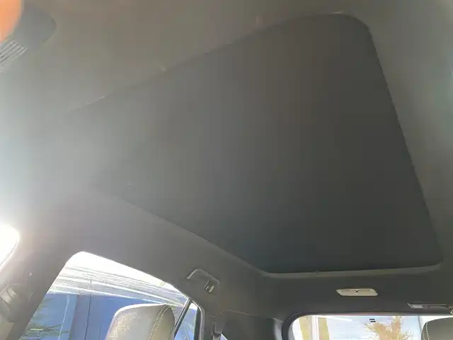 トヨタ ハリアー エレガンス G’s 埼玉県 2015(平27)年 11.1万km ブラック サンルーフ/ハーフレザーシート/Ｄ席パワーシート/純正９インチメモリナビ＆フルセグＴＶ/　（ＤＶＤ＆ＣＤ＆ＢＴ）/バックカメラ/ビルトインＥＴＣ/アイドリングストップ/革巻きステアリング/ステアリングリモコン/純正エアロ/純正１９inアルミホイール/オートライト/ＬＥＤライト/フォグランプ/スマートキー/プッシュスタート/Ｗ＆サイド＆カーテンエアバッグ/盗難防止装置/横滑り防止装置/ＡＢＳ/フロアマット/新車保証書/取扱説明書（車両＆ナビ）