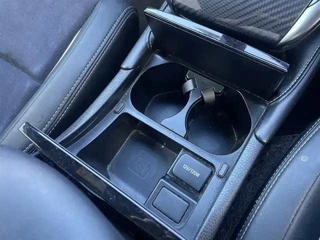 トヨタ ハリアー エレガンス G’s 埼玉県 2015(平27)年 11.1万km ブラック サンルーフ/ハーフレザーシート/Ｄ席パワーシート/純正９インチメモリナビ＆フルセグＴＶ/　（ＤＶＤ＆ＣＤ＆ＢＴ）/バックカメラ/ビルトインＥＴＣ/アイドリングストップ/革巻きステアリング/ステアリングリモコン/純正エアロ/純正１９inアルミホイール/オートライト/ＬＥＤライト/フォグランプ/スマートキー/プッシュスタート/Ｗ＆サイド＆カーテンエアバッグ/盗難防止装置/横滑り防止装置/ＡＢＳ/フロアマット/新車保証書/取扱説明書（車両＆ナビ）