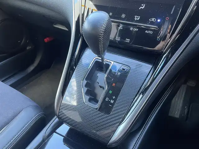 トヨタ ハリアー エレガンス G’s 埼玉県 2015(平27)年 11.1万km ブラック サンルーフ/ハーフレザーシート/Ｄ席パワーシート/純正９インチメモリナビ＆フルセグＴＶ/　（ＤＶＤ＆ＣＤ＆ＢＴ）/バックカメラ/ビルトインＥＴＣ/アイドリングストップ/革巻きステアリング/ステアリングリモコン/純正エアロ/純正１９inアルミホイール/オートライト/ＬＥＤライト/フォグランプ/スマートキー/プッシュスタート/Ｗ＆サイド＆カーテンエアバッグ/盗難防止装置/横滑り防止装置/ＡＢＳ/フロアマット/新車保証書/取扱説明書（車両＆ナビ）