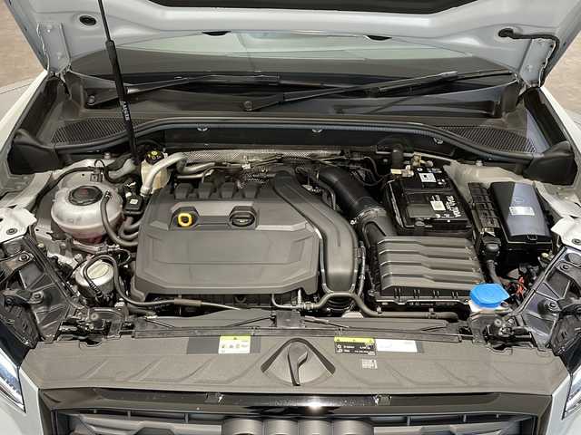 アウディ Ｑ２ 1stエディション 新潟県 2021(令3)年 3万km グレー 限定車125台/Sラインプラスパッケージ/・アルミホイール5スポークYデザイン/・スポーツサスペンション/・アンビエントライディング/・LEDヘッドライト/・ヘッドライディングブラック/ブラックスタイリングパッケージ/ナビげーションパッケージ/・MMIナビゲーション/・TV/CD/BT/バーチャルコックピット/オートマチックテールゲート/アウディコネクト/コンビニエンス＆アシスタンスパッケージ/アクティブクルーズコントロール/リヤビューカメラ/アウディパーキングシステム/パ－キングエイド/アクティブ・ドライビング・アシスト/サイドアシスト/アクティブレーンアシスト/ETC2.0/ドライブレコーダー/シートヒーター