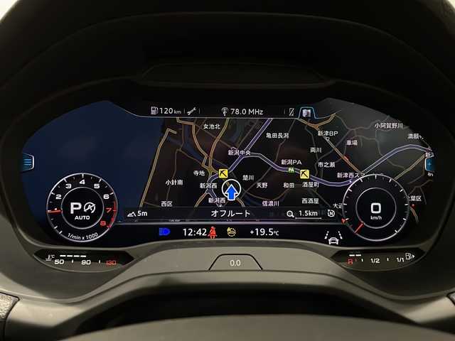 アウディ Ｑ２ 1stエディション 新潟県 2021(令3)年 3万km グレー 限定車125台/Sラインプラスパッケージ/・アルミホイール5スポークYデザイン/・スポーツサスペンション/・アンビエントライディング/・LEDヘッドライト/・ヘッドライディングブラック/ブラックスタイリングパッケージ/ナビげーションパッケージ/・MMIナビゲーション/・TV/CD/BT/バーチャルコックピット/オートマチックテールゲート/アウディコネクト/コンビニエンス＆アシスタンスパッケージ/アクティブクルーズコントロール/リヤビューカメラ/アウディパーキングシステム/パ－キングエイド/アクティブ・ドライビング・アシスト/サイドアシスト/アクティブレーンアシスト/ETC2.0/ドライブレコーダー/シートヒーター