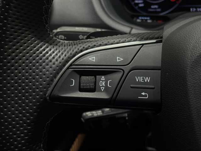 アウディ Ｑ２ 1stエディション 新潟県 2021(令3)年 3万km グレー 限定車125台/Sラインプラスパッケージ/・アルミホイール5スポークYデザイン/・スポーツサスペンション/・アンビエントライディング/・LEDヘッドライト/・ヘッドライディングブラック/ブラックスタイリングパッケージ/ナビげーションパッケージ/・MMIナビゲーション/・TV/CD/BT/バーチャルコックピット/オートマチックテールゲート/アウディコネクト/コンビニエンス＆アシスタンスパッケージ/アクティブクルーズコントロール/リヤビューカメラ/アウディパーキングシステム/パ－キングエイド/アクティブ・ドライビング・アシスト/サイドアシスト/アクティブレーンアシスト/ETC2.0/ドライブレコーダー/シートヒーター