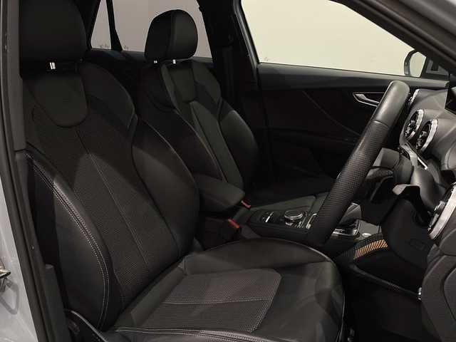 アウディ Ｑ２ 1stエディション 新潟県 2021(令3)年 3万km グレー 限定車125台/Sラインプラスパッケージ/・アルミホイール5スポークYデザイン/・スポーツサスペンション/・アンビエントライディング/・LEDヘッドライト/・ヘッドライディングブラック/ブラックスタイリングパッケージ/ナビげーションパッケージ/・MMIナビゲーション/・TV/CD/BT/バーチャルコックピット/オートマチックテールゲート/アウディコネクト/コンビニエンス＆アシスタンスパッケージ/アクティブクルーズコントロール/リヤビューカメラ/アウディパーキングシステム/パ－キングエイド/アクティブ・ドライビング・アシスト/サイドアシスト/アクティブレーンアシスト/ETC2.0/ドライブレコーダー/シートヒーター