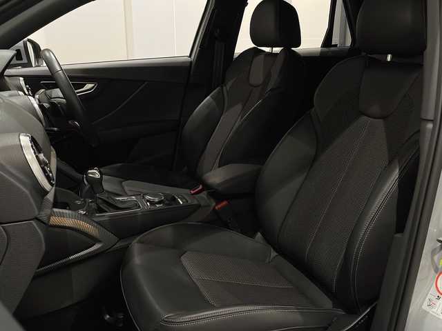 アウディ Ｑ２ 1stエディション 新潟県 2021(令3)年 3万km グレー 限定車125台/Sラインプラスパッケージ/・アルミホイール5スポークYデザイン/・スポーツサスペンション/・アンビエントライディング/・LEDヘッドライト/・ヘッドライディングブラック/ブラックスタイリングパッケージ/ナビげーションパッケージ/・MMIナビゲーション/・TV/CD/BT/バーチャルコックピット/オートマチックテールゲート/アウディコネクト/コンビニエンス＆アシスタンスパッケージ/アクティブクルーズコントロール/リヤビューカメラ/アウディパーキングシステム/パ－キングエイド/アクティブ・ドライビング・アシスト/サイドアシスト/アクティブレーンアシスト/ETC2.0/ドライブレコーダー/シートヒーター