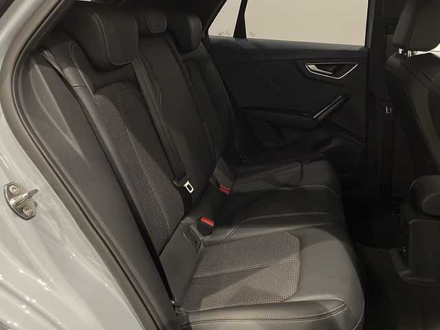 アウディ Ｑ２ 1stエディション 新潟県 2021(令3)年 3万km グレー 限定車125台/Sラインプラスパッケージ/・アルミホイール5スポークYデザイン/・スポーツサスペンション/・アンビエントライディング/・LEDヘッドライト/・ヘッドライディングブラック/ブラックスタイリングパッケージ/ナビげーションパッケージ/・MMIナビゲーション/・TV/CD/BT/バーチャルコックピット/オートマチックテールゲート/アウディコネクト/コンビニエンス＆アシスタンスパッケージ/アクティブクルーズコントロール/リヤビューカメラ/アウディパーキングシステム/パ－キングエイド/アクティブ・ドライビング・アシスト/サイドアシスト/アクティブレーンアシスト/ETC2.0/ドライブレコーダー/シートヒーター