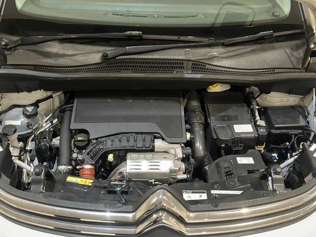 シトロエン Ｃ３ エアクロス オリジンズ 新潟県 2019(令1)年 1万km 白 100周年記念仕様車/C3 AIRCORSS SUV ORIGINS 仕様/・オリジンズロゴステッカー（フロントドア）/・ブロンズカラーアクセント（ドアミラー／ヘッドライトベゼル）/・ブロンズアクセント入りダッシュボード/・テールゲートエンブレムステッカー/・ホワイトリアクオーターパネルステッカー/・ブロンズステッチ入りファブリックコンビネーションシート（グレー／ブラック／ホワイト）/・オリジンズロゴ入りフロントシートタグ/・ブラックドアミラー/・ブラックルーフ＆ルーフレール/・グリップコントロール（ヒルディセントコントロール付き）/・専用フロアマット/・17インチアロイホイール/ナビゲーションシステム/・TV/USB/リヤビューカメラ/レーンディパーチャーウォーニング/パークアシスト/インテリジェントハイビーム/パーキングセンサー/ブラインドスポットモニター/ACC/ドライブレコーダー