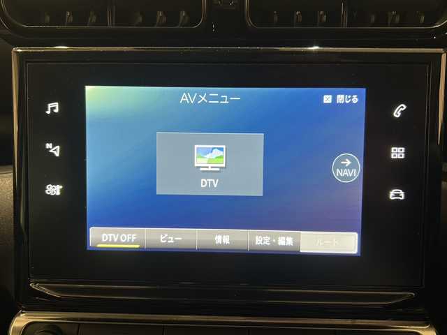 シトロエン Ｃ３ エアクロス オリジンズ 新潟県 2019(令1)年 1万km 白 100周年記念仕様車/C3 AIRCORSS SUV ORIGINS 仕様/・オリジンズロゴステッカー（フロントドア）/・ブロンズカラーアクセント（ドアミラー／ヘッドライトベゼル）/・ブロンズアクセント入りダッシュボード/・テールゲートエンブレムステッカー/・ホワイトリアクオーターパネルステッカー/・ブロンズステッチ入りファブリックコンビネーションシート（グレー／ブラック／ホワイト）/・オリジンズロゴ入りフロントシートタグ/・ブラックドアミラー/・ブラックルーフ＆ルーフレール/・グリップコントロール（ヒルディセントコントロール付き）/・専用フロアマット/・17インチアロイホイール/ナビゲーションシステム/・TV/USB/リヤビューカメラ/レーンディパーチャーウォーニング/パークアシスト/インテリジェントハイビーム/パーキングセンサー/ブラインドスポットモニター/ACC/ドライブレコーダー