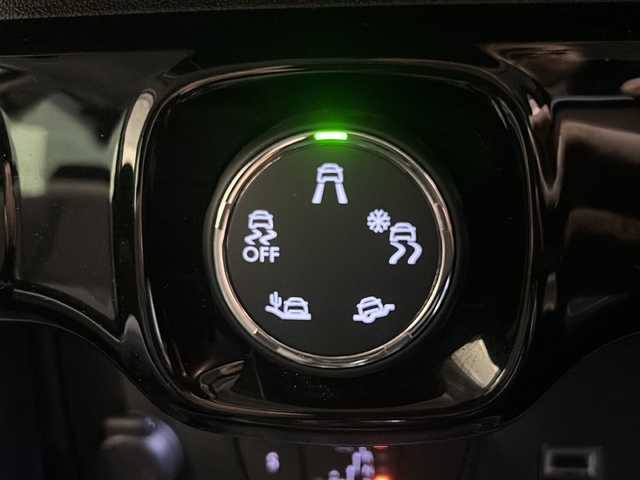 シトロエン Ｃ３ エアクロス オリジンズ 新潟県 2019(令1)年 1万km 白 100周年記念仕様車/C3 AIRCORSS SUV ORIGINS 仕様/・オリジンズロゴステッカー（フロントドア）/・ブロンズカラーアクセント（ドアミラー／ヘッドライトベゼル）/・ブロンズアクセント入りダッシュボード/・テールゲートエンブレムステッカー/・ホワイトリアクオーターパネルステッカー/・ブロンズステッチ入りファブリックコンビネーションシート（グレー／ブラック／ホワイト）/・オリジンズロゴ入りフロントシートタグ/・ブラックドアミラー/・ブラックルーフ＆ルーフレール/・グリップコントロール（ヒルディセントコントロール付き）/・専用フロアマット/・17インチアロイホイール/ナビゲーションシステム/・TV/USB/リヤビューカメラ/レーンディパーチャーウォーニング/パークアシスト/インテリジェントハイビーム/パーキングセンサー/ブラインドスポットモニター/ACC/ドライブレコーダー