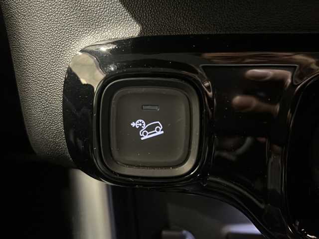 シトロエン Ｃ３ エアクロス オリジンズ 新潟県 2019(令1)年 1万km 白 100周年記念仕様車/C3 AIRCORSS SUV ORIGINS 仕様/・オリジンズロゴステッカー（フロントドア）/・ブロンズカラーアクセント（ドアミラー／ヘッドライトベゼル）/・ブロンズアクセント入りダッシュボード/・テールゲートエンブレムステッカー/・ホワイトリアクオーターパネルステッカー/・ブロンズステッチ入りファブリックコンビネーションシート（グレー／ブラック／ホワイト）/・オリジンズロゴ入りフロントシートタグ/・ブラックドアミラー/・ブラックルーフ＆ルーフレール/・グリップコントロール（ヒルディセントコントロール付き）/・専用フロアマット/・17インチアロイホイール/ナビゲーションシステム/・TV/USB/リヤビューカメラ/レーンディパーチャーウォーニング/パークアシスト/インテリジェントハイビーム/パーキングセンサー/ブラインドスポットモニター/ACC/ドライブレコーダー