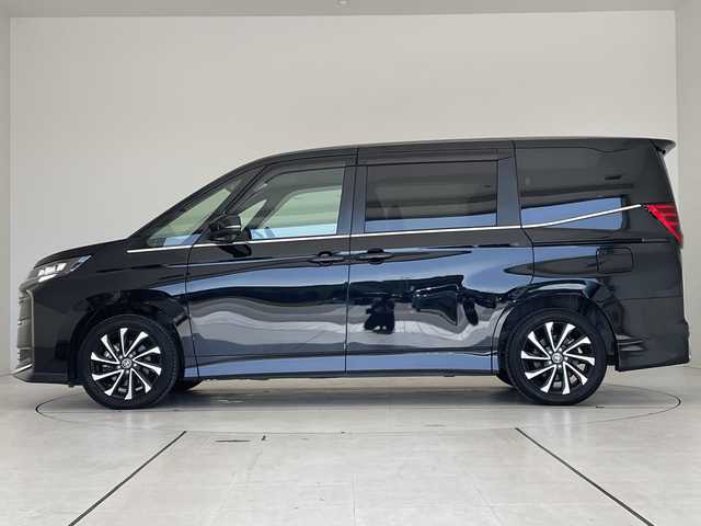 トヨタ ノア ハイブリッド S－Z 愛知県 2023(令5)年 2.2万km アティチュードブラックマイカ 純正10.5型ディスプレイオーディオナビ/両側パワースライドドア/レーダークルーズコントロール/シートヒーター/バックカメラ/コーナーセンサー/純正アルミホイール/ブラインドスポットモニター/ETC2.0/LEDヘッドライト/リアオートエアコン/オートマチックハイビーム/ドライブレコーダー/衝突軽減システム/フルセグ/CD DVD/Bluetooth/ステアリングスイッチ/スマートキー/プッシュスタート