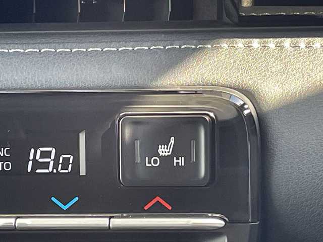 トヨタ ノア ハイブリッド S－Z 愛知県 2023(令5)年 2.2万km アティチュードブラックマイカ 純正10.5型ディスプレイオーディオナビ/両側パワースライドドア/レーダークルーズコントロール/シートヒーター/バックカメラ/コーナーセンサー/純正アルミホイール/ブラインドスポットモニター/ETC2.0/LEDヘッドライト/リアオートエアコン/オートマチックハイビーム/ドライブレコーダー/衝突軽減システム/フルセグ/CD DVD/Bluetooth/ステアリングスイッチ/スマートキー/プッシュスタート