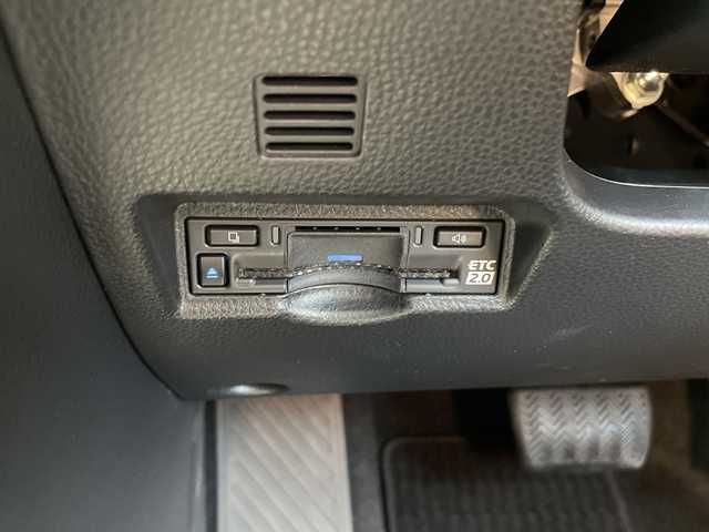 トヨタ ノア ハイブリッド S－Z 愛知県 2023(令5)年 2.2万km アティチュードブラックマイカ 純正10.5型ディスプレイオーディオナビ/両側パワースライドドア/レーダークルーズコントロール/シートヒーター/バックカメラ/コーナーセンサー/純正アルミホイール/ブラインドスポットモニター/ETC2.0/LEDヘッドライト/リアオートエアコン/オートマチックハイビーム/ドライブレコーダー/衝突軽減システム/フルセグ/CD DVD/Bluetooth/ステアリングスイッチ/スマートキー/プッシュスタート