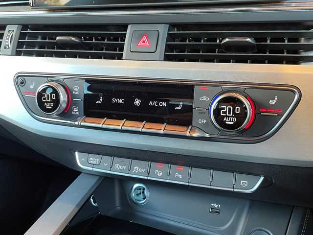 アウディ Ａ５ SB 40TDIクワトロ Sライン 愛知県 2022(令4)年 4.5万km デイトナグレーパールエフェクト コンフォートパッケージ/アウディブラックスタイリングパッケージ/パークアシスト/全席シートヒーター/ステアリングヒーター/純正ナビ/フルセグTV/サラウンドビューカメラ/Bluetooth/AppleCarPlay/純正19インチアルミ/ETC