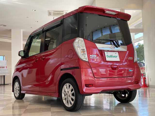 日産 デイズ ルークス ハイウェイスターX 福井県 2015(平27)年 7.7万km スパークリングレッドM 禁煙車/KENWOODメモリナビ【md- z702 】/(Bluetooth/DVD/CD/AM/FM)/フルセグTV/アラウンドビューモニター/ETC/両側電動スライドドア/衝突被害軽減システム/HIDヘッドライト/フォグライト/純正14インチアルミホイール/プッシュスタート/スマートキー/スペアキー/アイドリングストップ/横滑り防止装置/ドアバイザー