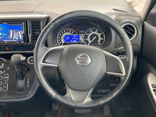 日産 デイズ ルークス ハイウェイスターX 福井県 2015(平27)年 7.7万km スパークリングレッドM 禁煙車/KENWOODメモリナビ【md- z702 】/(Bluetooth/DVD/CD/AM/FM)/フルセグTV/アラウンドビューモニター/ETC/両側電動スライドドア/衝突被害軽減システム/HIDヘッドライト/フォグライト/純正14インチアルミホイール/プッシュスタート/スマートキー/スペアキー/アイドリングストップ/横滑り防止装置/ドアバイザー