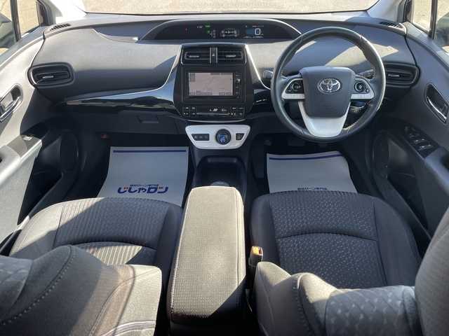 トヨタ プリウス S 宮城県 2016(平28)年 12.7万km アティチュードブラックマイカ (株)IDOMが運営する【じしゃロン仙台店】の自社ローン対象車両になります。こちらは現金ご利用時の価格です。自社ローンご希望の方は別途その旨お申付け下さい。/サンルーフ/SDナビ/フルセグ/Bluetooth/バックカメラ/クルコン/TSS/ETC/LEDヘッドライト