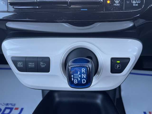 トヨタ プリウス S 宮城県 2016(平28)年 12.7万km アティチュードブラックマイカ (株)IDOMが運営する【じしゃロン仙台店】の自社ローン対象車両になります。こちらは現金ご利用時の価格です。自社ローンご希望の方は別途その旨お申付け下さい。/サンルーフ/SDナビ/フルセグ/Bluetooth/バックカメラ/クルコン/TSS/ETC/LEDヘッドライト