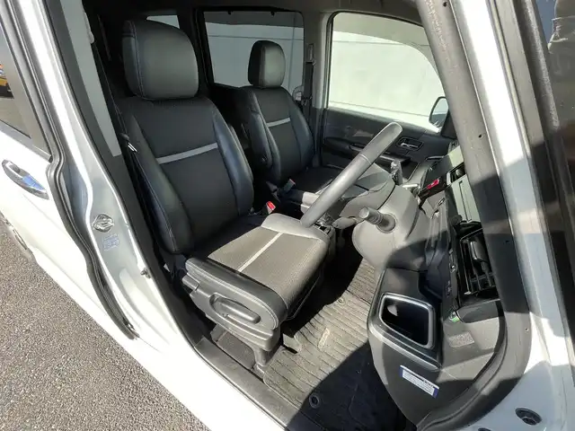 ホンダ ステップワゴン スパーダ ハイブリッド G EX ホンダセンシング 千葉県 2019(令1)年 6.9万km プラチナホワイトパール ホンダセンシング/・衝突軽減ブレーキ/レーンキープアシスト/・レーダークルーズコントロール/誤発進抑制/・先行車発進お知らせ/標識認識機能/純正フリップダウンモニター/純正10インチナビ(VXU-197SWi)/・フルセグ/BT/DVD/CD/USB/バックカメラ/ステアリングスイッチ/ETC/アイドリングストップ/両側パワースライドドア/電動パーキングブレーキ/ハーフレザーシート/シートヒーター(D/N席)/LEDヘッドライト/オートライト/フォグライト/スマートキー/プッシュスタート/純正フロアマット/純正16インチAW