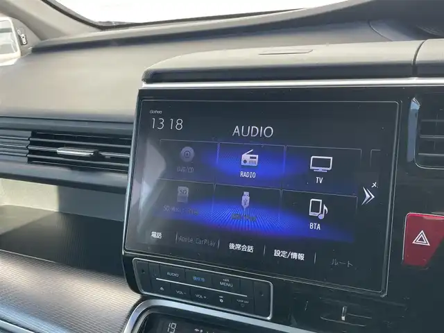 ホンダ ステップワゴン スパーダ ハイブリッド G EX ホンダセンシング 千葉県 2019(令1)年 6.9万km プラチナホワイトパール ホンダセンシング/・衝突軽減ブレーキ/レーンキープアシスト/・レーダークルーズコントロール/誤発進抑制/・先行車発進お知らせ/標識認識機能/純正フリップダウンモニター/純正10インチナビ(VXU-197SWi)/・フルセグ/BT/DVD/CD/USB/バックカメラ/ステアリングスイッチ/ETC/アイドリングストップ/両側パワースライドドア/電動パーキングブレーキ/ハーフレザーシート/シートヒーター(D/N席)/LEDヘッドライト/オートライト/フォグライト/スマートキー/プッシュスタート/純正フロアマット/純正16インチAW