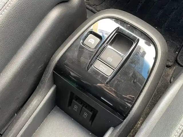 ホンダ ステップワゴン スパーダ ハイブリッド G EX ホンダセンシング 千葉県 2019(令1)年 6.9万km プラチナホワイトパール ホンダセンシング/・衝突軽減ブレーキ/レーンキープアシスト/・レーダークルーズコントロール/誤発進抑制/・先行車発進お知らせ/標識認識機能/純正フリップダウンモニター/純正10インチナビ(VXU-197SWi)/・フルセグ/BT/DVD/CD/USB/バックカメラ/ステアリングスイッチ/ETC/アイドリングストップ/両側パワースライドドア/電動パーキングブレーキ/ハーフレザーシート/シートヒーター(D/N席)/LEDヘッドライト/オートライト/フォグライト/スマートキー/プッシュスタート/純正フロアマット/純正16インチAW