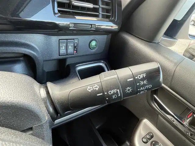 ホンダ ステップワゴン スパーダ ハイブリッド G EX ホンダセンシング 千葉県 2019(令1)年 6.9万km プラチナホワイトパール ホンダセンシング/・衝突軽減ブレーキ/レーンキープアシスト/・レーダークルーズコントロール/誤発進抑制/・先行車発進お知らせ/標識認識機能/純正フリップダウンモニター/純正10インチナビ(VXU-197SWi)/・フルセグ/BT/DVD/CD/USB/バックカメラ/ステアリングスイッチ/ETC/アイドリングストップ/両側パワースライドドア/電動パーキングブレーキ/ハーフレザーシート/シートヒーター(D/N席)/LEDヘッドライト/オートライト/フォグライト/スマートキー/プッシュスタート/純正フロアマット/純正16インチAW