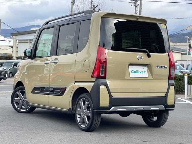 ダイハツ タント ファンクロスターボ 長野県 2024(令6)年 2.5万km ブラックマイカメタリック/サンドベージュメタリック 禁煙車/９インチスマホ連携ディスプレイオーディオ/（フルセグTV/Bluetooth/AppleCarPlay/AndroidAuto/HDMIソケット）/スマートアシスト/・衝突警報機能/・衝突回避支援ブレーキ/・ブレーキ制御機能付誤発進抑制機能/・車線逸脱抑制制御機能/・車線逸脱警報機能/・先行車発進お知らせ機能/・全車速追従機能付アダプティブクルーズコントロール/・ふらつき警報機能/・標識認識機能/・レーンキープコントロール/・コーナーセンサー/・アダプティブドライビングビーム/パノラマモニター/ビルトインETC/両側パワースライドドア/ドライブレコーダー/前席シートヒーター/革巻きステアリング/ステアリングスイッチ/電動パーキングブレーキ/ブレーキホールド/LEDヘッドライト/フォグランプ/オートライト/スマートキー/Pスタート/電動格納ミラー/純正１５インチAW/純正フロアマット/ルーフレール