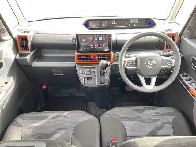 ダイハツ タント ファンクロスターボ 長野県 2024(令6)年 2.5万km ブラックマイカメタリック/サンドベージュメタリック 禁煙車/９インチスマホ連携ディスプレイオーディオ/（フルセグTV/Bluetooth/AppleCarPlay/AndroidAuto/HDMIソケット）/スマートアシスト/・衝突警報機能/・衝突回避支援ブレーキ/・ブレーキ制御機能付誤発進抑制機能/・車線逸脱抑制制御機能/・車線逸脱警報機能/・先行車発進お知らせ機能/・全車速追従機能付アダプティブクルーズコントロール/・ふらつき警報機能/・標識認識機能/・レーンキープコントロール/・コーナーセンサー/・アダプティブドライビングビーム/パノラマモニター/ビルトインETC/両側パワースライドドア/ドライブレコーダー/前席シートヒーター/革巻きステアリング/ステアリングスイッチ/電動パーキングブレーキ/ブレーキホールド/LEDヘッドライト/フォグランプ/オートライト/スマートキー/Pスタート/電動格納ミラー/純正１５インチAW/純正フロアマット/ルーフレール