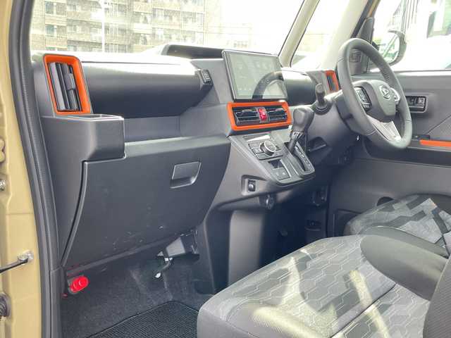 ダイハツ タント ファンクロスターボ 長野県 2024(令6)年 2.5万km ブラックマイカメタリック/サンドベージュメタリック 禁煙車/９インチスマホ連携ディスプレイオーディオ/（フルセグTV/Bluetooth/AppleCarPlay/AndroidAuto/HDMIソケット）/スマートアシスト/・衝突警報機能/・衝突回避支援ブレーキ/・ブレーキ制御機能付誤発進抑制機能/・車線逸脱抑制制御機能/・車線逸脱警報機能/・先行車発進お知らせ機能/・全車速追従機能付アダプティブクルーズコントロール/・ふらつき警報機能/・標識認識機能/・レーンキープコントロール/・コーナーセンサー/・アダプティブドライビングビーム/パノラマモニター/ビルトインETC/両側パワースライドドア/ドライブレコーダー/前席シートヒーター/革巻きステアリング/ステアリングスイッチ/電動パーキングブレーキ/ブレーキホールド/LEDヘッドライト/フォグランプ/オートライト/スマートキー/Pスタート/電動格納ミラー/純正１５インチAW/純正フロアマット/ルーフレール