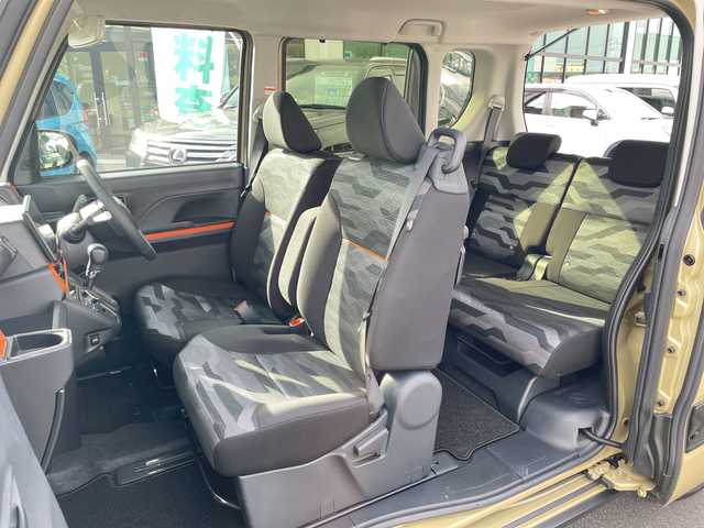 ダイハツ タント ファンクロスターボ 長野県 2024(令6)年 2.5万km ブラックマイカメタリック/サンドベージュメタリック 禁煙車/９インチスマホ連携ディスプレイオーディオ/（フルセグTV/Bluetooth/AppleCarPlay/AndroidAuto/HDMIソケット）/スマートアシスト/・衝突警報機能/・衝突回避支援ブレーキ/・ブレーキ制御機能付誤発進抑制機能/・車線逸脱抑制制御機能/・車線逸脱警報機能/・先行車発進お知らせ機能/・全車速追従機能付アダプティブクルーズコントロール/・ふらつき警報機能/・標識認識機能/・レーンキープコントロール/・コーナーセンサー/・アダプティブドライビングビーム/パノラマモニター/ビルトインETC/両側パワースライドドア/ドライブレコーダー/前席シートヒーター/革巻きステアリング/ステアリングスイッチ/電動パーキングブレーキ/ブレーキホールド/LEDヘッドライト/フォグランプ/オートライト/スマートキー/Pスタート/電動格納ミラー/純正１５インチAW/純正フロアマット/ルーフレール