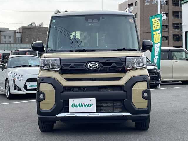 ダイハツ タント ファンクロスターボ 長野県 2024(令6)年 2.5万km ブラックマイカメタリック/サンドベージュメタリック 禁煙車/９インチスマホ連携ディスプレイオーディオ/（フルセグTV/Bluetooth/AppleCarPlay/AndroidAuto/HDMIソケット）/スマートアシスト/・衝突警報機能/・衝突回避支援ブレーキ/・ブレーキ制御機能付誤発進抑制機能/・車線逸脱抑制制御機能/・車線逸脱警報機能/・先行車発進お知らせ機能/・全車速追従機能付アダプティブクルーズコントロール/・ふらつき警報機能/・標識認識機能/・レーンキープコントロール/・コーナーセンサー/・アダプティブドライビングビーム/パノラマモニター/ビルトインETC/両側パワースライドドア/ドライブレコーダー/前席シートヒーター/革巻きステアリング/ステアリングスイッチ/電動パーキングブレーキ/ブレーキホールド/LEDヘッドライト/フォグランプ/オートライト/スマートキー/Pスタート/電動格納ミラー/純正１５インチAW/純正フロアマット/ルーフレール