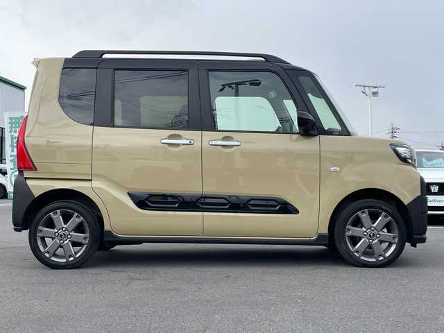 ダイハツ タント ファンクロスターボ 長野県 2024(令6)年 2.5万km ブラックマイカメタリック/サンドベージュメタリック 禁煙車/９インチスマホ連携ディスプレイオーディオ/（フルセグTV/Bluetooth/AppleCarPlay/AndroidAuto/HDMIソケット）/スマートアシスト/・衝突警報機能/・衝突回避支援ブレーキ/・ブレーキ制御機能付誤発進抑制機能/・車線逸脱抑制制御機能/・車線逸脱警報機能/・先行車発進お知らせ機能/・全車速追従機能付アダプティブクルーズコントロール/・ふらつき警報機能/・標識認識機能/・レーンキープコントロール/・コーナーセンサー/・アダプティブドライビングビーム/パノラマモニター/ビルトインETC/両側パワースライドドア/ドライブレコーダー/前席シートヒーター/革巻きステアリング/ステアリングスイッチ/電動パーキングブレーキ/ブレーキホールド/LEDヘッドライト/フォグランプ/オートライト/スマートキー/Pスタート/電動格納ミラー/純正１５インチAW/純正フロアマット/ルーフレール