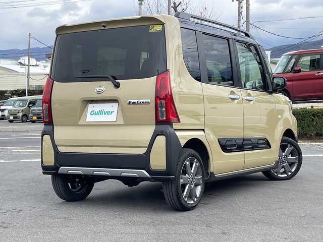 ダイハツ タント ファンクロスターボ 長野県 2024(令6)年 2.5万km ブラックマイカメタリック/サンドベージュメタリック 禁煙車/９インチスマホ連携ディスプレイオーディオ/（フルセグTV/Bluetooth/AppleCarPlay/AndroidAuto/HDMIソケット）/スマートアシスト/・衝突警報機能/・衝突回避支援ブレーキ/・ブレーキ制御機能付誤発進抑制機能/・車線逸脱抑制制御機能/・車線逸脱警報機能/・先行車発進お知らせ機能/・全車速追従機能付アダプティブクルーズコントロール/・ふらつき警報機能/・標識認識機能/・レーンキープコントロール/・コーナーセンサー/・アダプティブドライビングビーム/パノラマモニター/ビルトインETC/両側パワースライドドア/ドライブレコーダー/前席シートヒーター/革巻きステアリング/ステアリングスイッチ/電動パーキングブレーキ/ブレーキホールド/LEDヘッドライト/フォグランプ/オートライト/スマートキー/Pスタート/電動格納ミラー/純正１５インチAW/純正フロアマット/ルーフレール