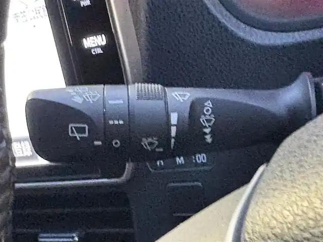 トヨタ ノア Si ダブルバイビー 滋賀県 2018(平30)年 7.3万km ホワイトパールクリスタルシャイン 純正9インチナビ/【Bluetooth/フルセグTV/CD/DVD】/純正フリップダウンモニター/バックカメラ/ETC/前後ドライブレコーダー/トヨタセーフティセンス/・プリクラッシュセーフティ/・レーンディパーチャーアラート/・オートマチックハイビーム/・先行車発進お知らせ機能/両側パワースライドドア/ハーフレザーシート/LEDライト/スマートキー/クルーズコントロール/ステアリングスイッチ