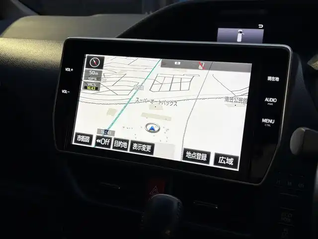 トヨタ ノア Si ダブルバイビー 滋賀県 2018(平30)年 7.3万km ホワイトパールクリスタルシャイン 純正9インチナビ/【Bluetooth/フルセグTV/CD/DVD】/純正フリップダウンモニター/バックカメラ/ETC/前後ドライブレコーダー/トヨタセーフティセンス/・プリクラッシュセーフティ/・レーンディパーチャーアラート/・オートマチックハイビーム/・先行車発進お知らせ機能/両側パワースライドドア/ハーフレザーシート/LEDライト/スマートキー/クルーズコントロール/ステアリングスイッチ