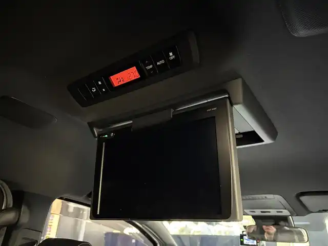 トヨタ ノア Si ダブルバイビー 滋賀県 2018(平30)年 7.3万km ホワイトパールクリスタルシャイン 純正9インチナビ/【Bluetooth/フルセグTV/CD/DVD】/純正フリップダウンモニター/バックカメラ/ETC/前後ドライブレコーダー/トヨタセーフティセンス/・プリクラッシュセーフティ/・レーンディパーチャーアラート/・オートマチックハイビーム/・先行車発進お知らせ機能/両側パワースライドドア/ハーフレザーシート/LEDライト/スマートキー/クルーズコントロール/ステアリングスイッチ