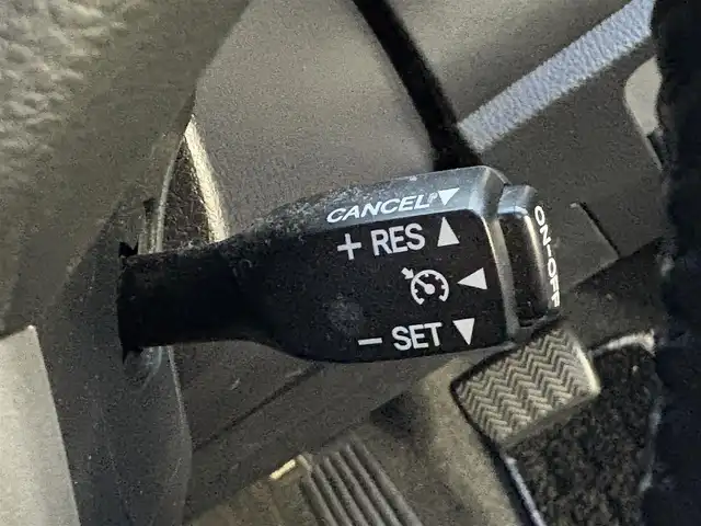 トヨタ ノア Si ダブルバイビー 滋賀県 2018(平30)年 7.3万km ホワイトパールクリスタルシャイン 純正9インチナビ/【Bluetooth/フルセグTV/CD/DVD】/純正フリップダウンモニター/バックカメラ/ETC/前後ドライブレコーダー/トヨタセーフティセンス/・プリクラッシュセーフティ/・レーンディパーチャーアラート/・オートマチックハイビーム/・先行車発進お知らせ機能/両側パワースライドドア/ハーフレザーシート/LEDライト/スマートキー/クルーズコントロール/ステアリングスイッチ