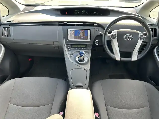 トヨタ プリウス S 奈良県 2010(平22)年 4.1万km ホワイトパールクリスタルシャイン 純正ナビ(NSCP-W62)/（ＴＶ／ＢＴ／ＣＤ／ＤＶＤ）/横滑り防止/プッシュスタート/オートライト/電動格納ミラー/ステアリングスイッチ/ＥＴＣ/純正１５インチＡＷ/スペアキーX1