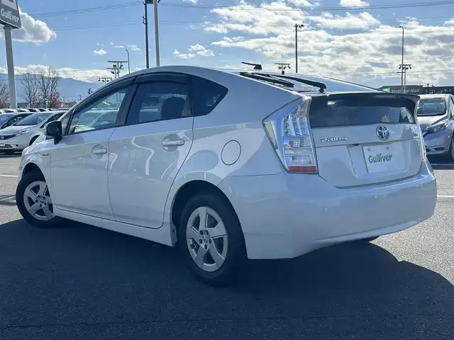 トヨタ プリウス S 奈良県 2010(平22)年 4.1万km ホワイトパールクリスタルシャイン 純正ナビ(NSCP-W62)/（ＴＶ／ＢＴ／ＣＤ／ＤＶＤ）/横滑り防止/プッシュスタート/オートライト/電動格納ミラー/ステアリングスイッチ/ＥＴＣ/純正１５インチＡＷ/スペアキーX1