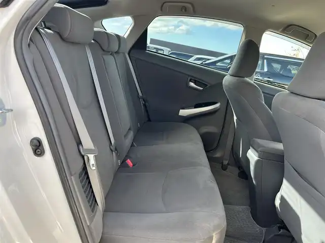 トヨタ プリウス S 奈良県 2010(平22)年 4.1万km ホワイトパールクリスタルシャイン 純正ナビ(NSCP-W62)/（ＴＶ／ＢＴ／ＣＤ／ＤＶＤ）/横滑り防止/プッシュスタート/オートライト/電動格納ミラー/ステアリングスイッチ/ＥＴＣ/純正１５インチＡＷ/スペアキーX1