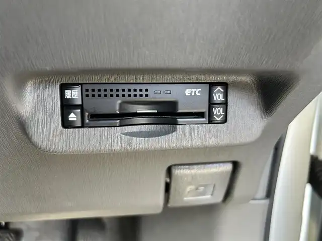 トヨタ プリウス S 奈良県 2010(平22)年 4.1万km ホワイトパールクリスタルシャイン 純正ナビ(NSCP-W62)/（ＴＶ／ＢＴ／ＣＤ／ＤＶＤ）/横滑り防止/プッシュスタート/オートライト/電動格納ミラー/ステアリングスイッチ/ＥＴＣ/純正１５インチＡＷ/スペアキーX1